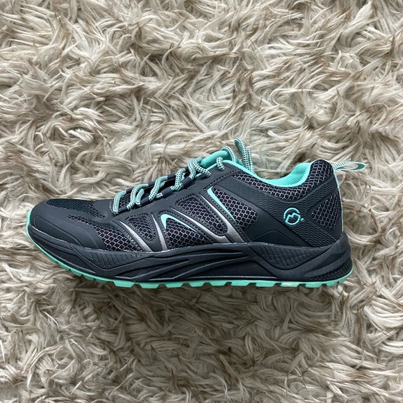 Magellan Hiking Shoes EUC - Picture 9 of 9